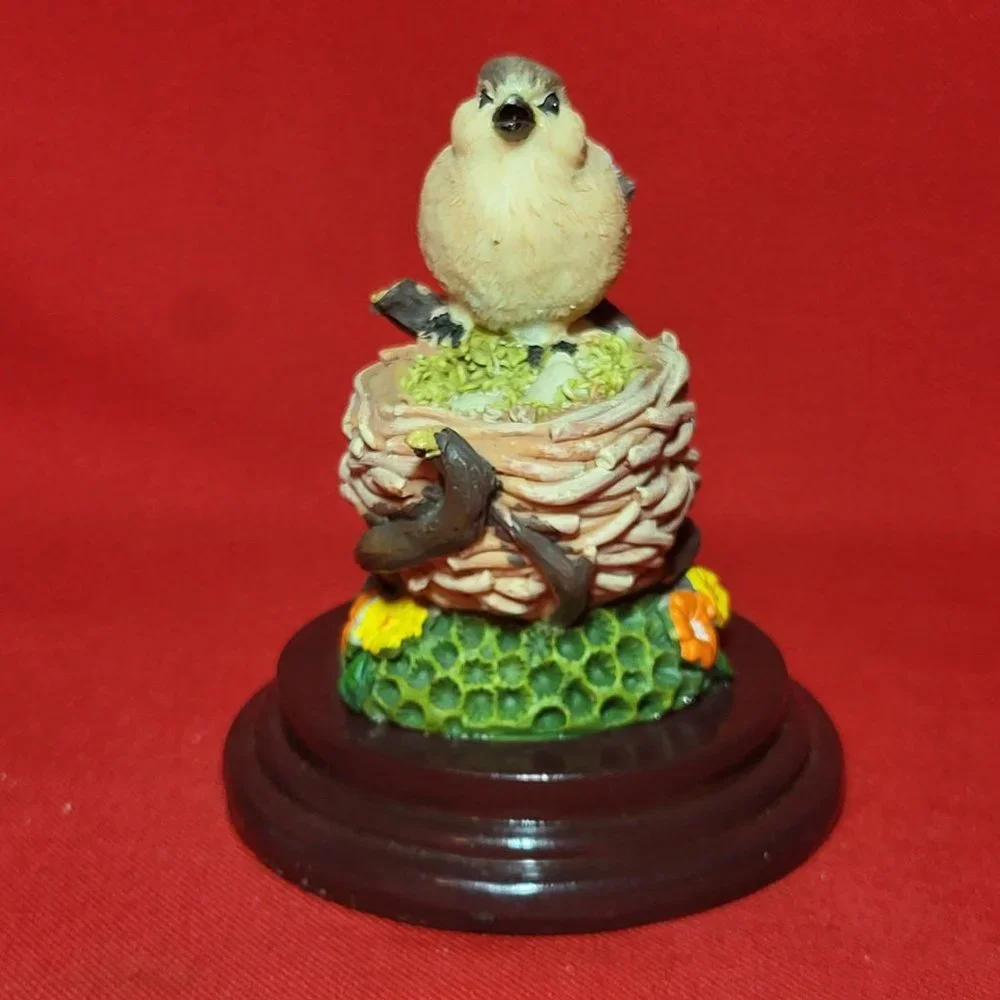 VTG Polystone Bird Perched on Nest of Eggs Figurine Home Decor